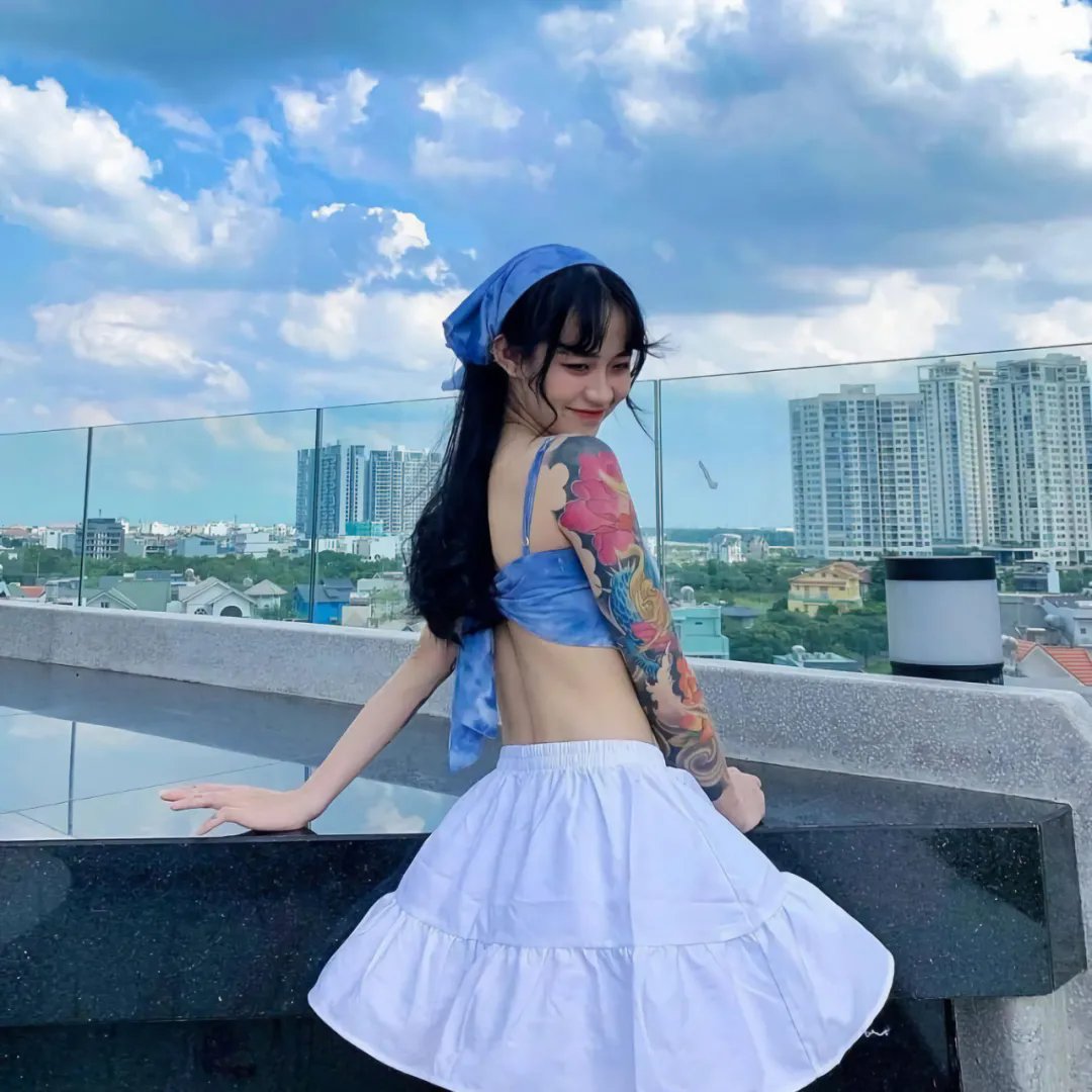 抓住她们